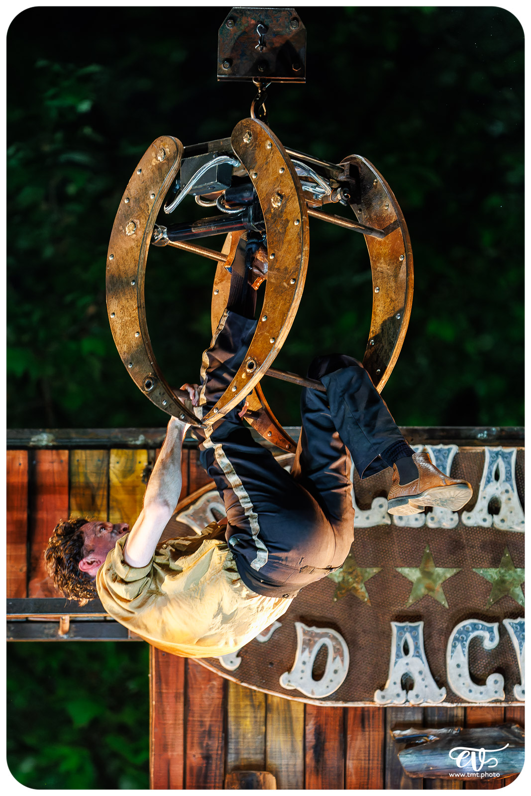 DE CHAIR ET D'ACIER (CIE 100 RACINES)